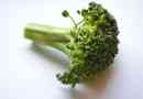 Hoe weet u of broccoli slecht is geworden?