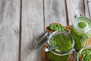 4 Manieren om koriandersaus te maken - recepten voor elke maaltijd