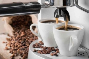 Hoe maak je een koffiezetapparaat schoon met azijn?