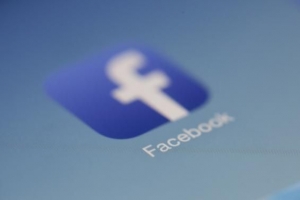 Hoe stelt facebook vrienden voor als je geen wederzijdse vrienden hebt?