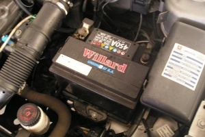 Hoe u een auto-accu veilig kunt vervangen