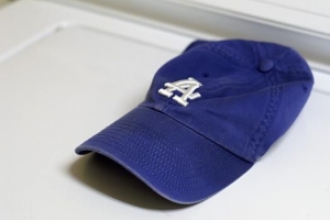Hoe maak je een baseballpet schoon zonder hem te verpesten?