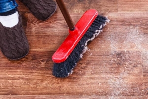 Hoe maak je een bezem schoon om hem langer mee te laten gaan?