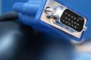Hoe twee computers op dezelfde monitor aan te sluiten