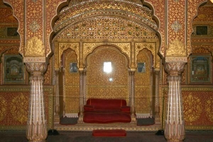 Hoe maak je een slaapkamer in indiase stijl?