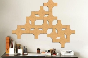 Hoe versier je een muur met gerecycled materiaal?