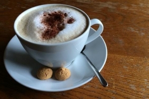Hoe maak je een zelfgemaakte cappuccino zonder een machine?