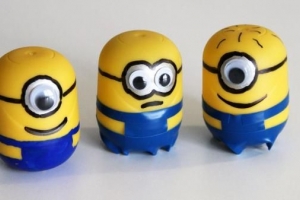 Hoe maak je een minion van een kinder-ei?