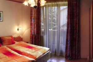 Hoe je een kamer groter kunt laten lijken?