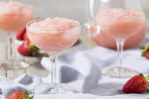 Hoe maak je thuis een strawberry slushy?
