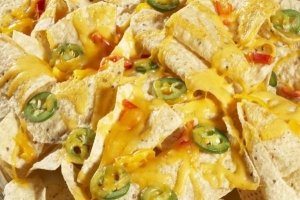 Hoe maak je kaasachtige nacho's - eenvoudig recept