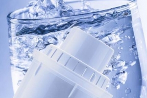 Hoe gedistilleerd water te maken van kraanwater