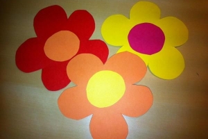 Stap voor stap eenvoudige bloemen met papier maken