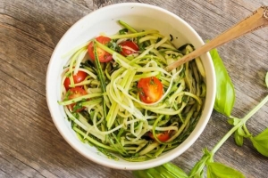 Hoe maak je courgette noedels zonder een spiralizer?