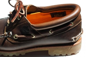 Hoe olievlekken van leren schoenen te verwijderen?