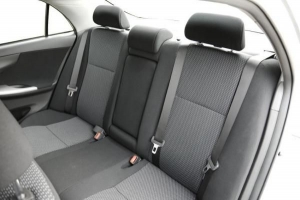 Hoe u een zieke geur uit uw auto kunt verwijderen?