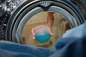 Hoe de geur uit de wasmachine te verwijderen?