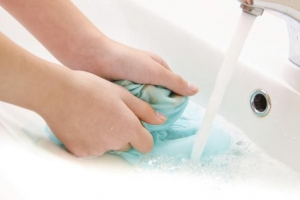 Braakselvlekken uit kleding verwijderen?