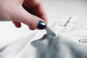 Kauwgom uit kleding halen - 6 effectieve methoden!