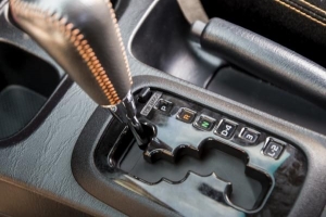 Wat is het verschil tussen een handmatige en automatische auto?
