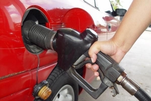 Wat te doen als uw auto naar benzine ruikt?